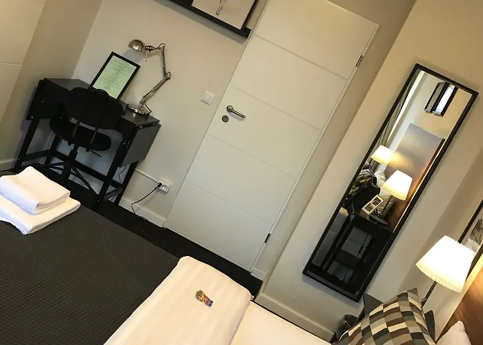 Hamburg Room 2*