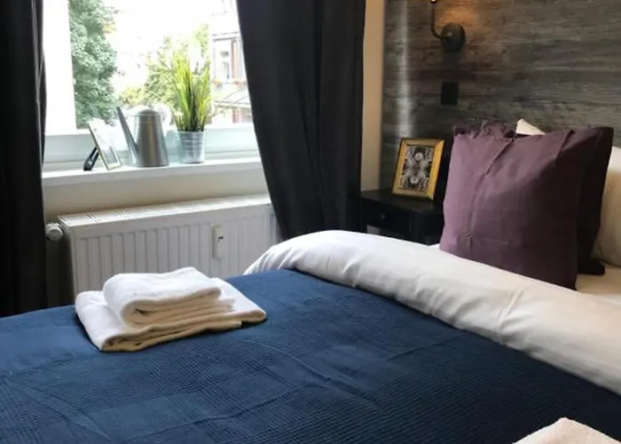 Hamburg Room 2*