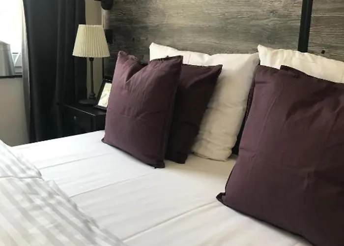 Hamburg Room 2*